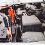 Démarrer une voiture avec sa batterie plate